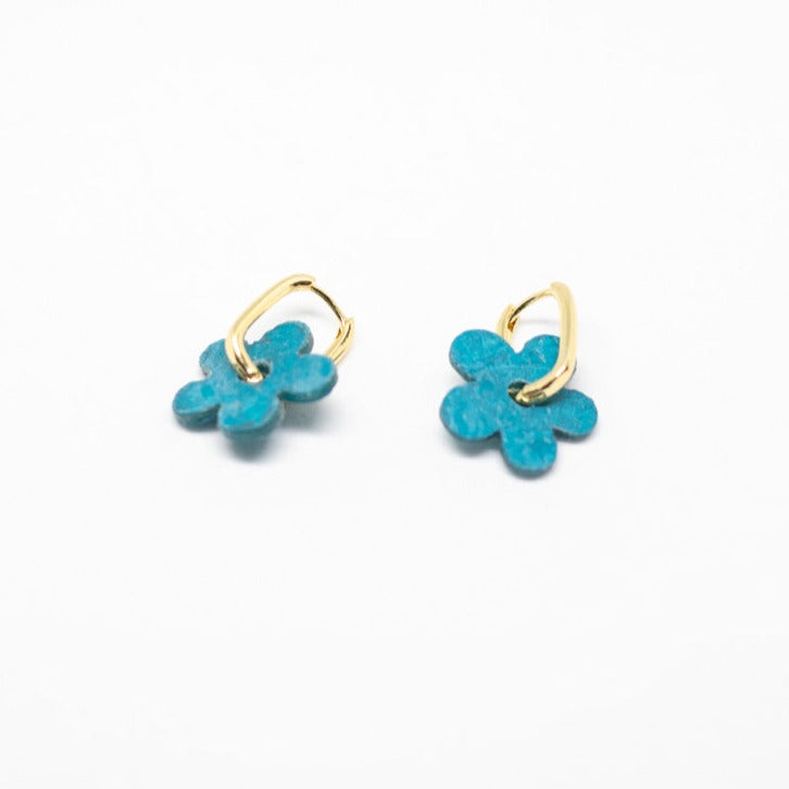 Upcycled Daisy 18K Gold-Plated Huggies Earrings | Blue